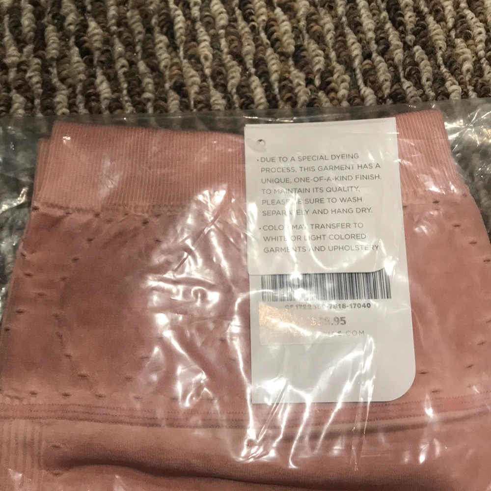 SOLD Fabletics Seamless Solid Capri Leggings - Picture 4 of 4